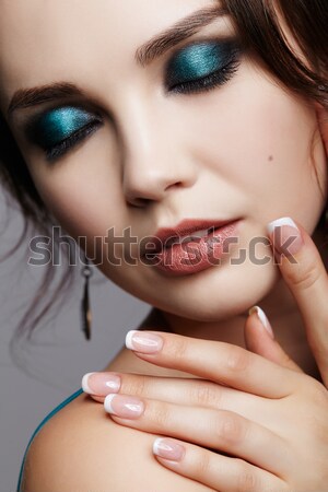 Foto stock: Hermosa · morena · primer · plano · retrato · azul · ojo