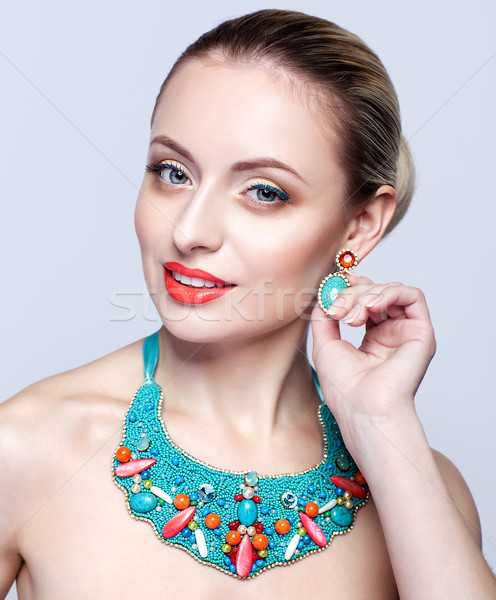 美麗 金發碧眼的女人 珠寶首飾 灰色 女子 模型 商業照片 © zastavkin