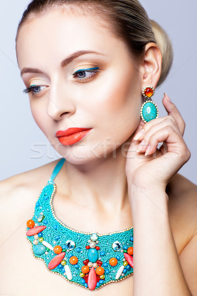 Hermosa mujer rubia bijouterie gris mujer modelo Foto stock © zastavkin