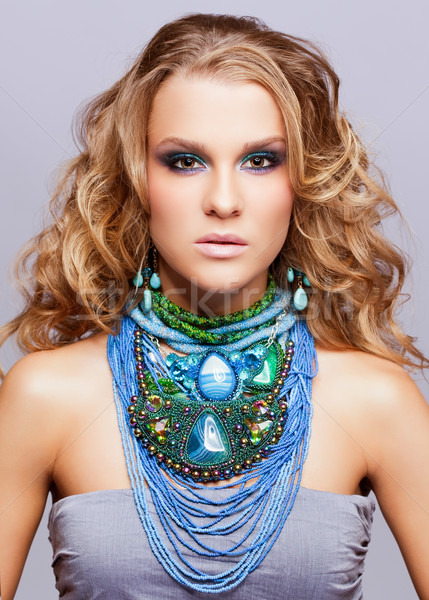 女子 珠寶首飾 肖像 美麗 年輕女子 捲髮 商業照片 © zastavkin
