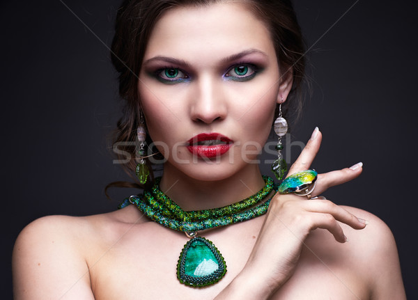 Frumos colier portret tineri bruneta Imagine de stoc © zastavkin
