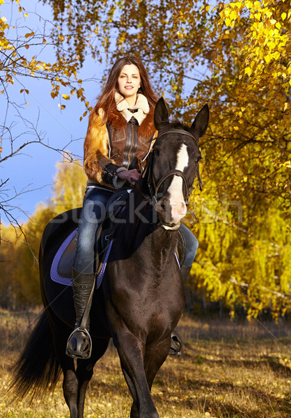 Portret dość młoda kobieta czarny jazda konna jesienią Zdjęcia stock © zastavkin