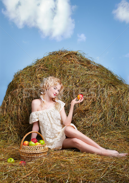 Chica de campo heno retrato hermosa posando Foto stock © zastavkin