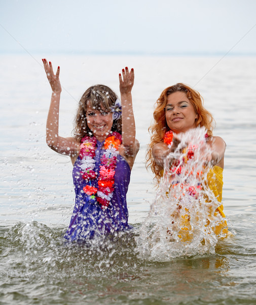 Dziewcząt wody młodych kwiaty kobieta plaży Zdjęcia stock © zastavkin