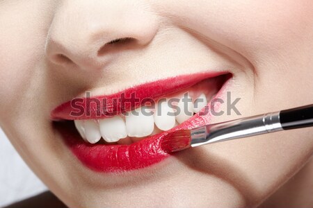 Se completează până make-up artist frumos buzele femeie Imagine de stoc © zastavkin