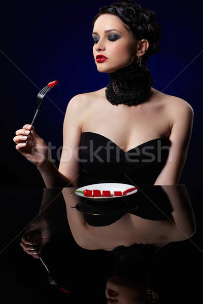 Güzel esmer kadın kırmızı biber biber portre Stok fotoğraf © zastavkin