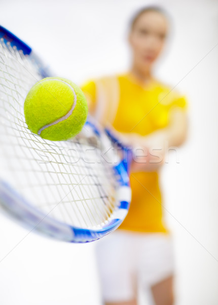 Tenis player femeie racheta de tenis bilă Imagine de stoc © zastavkin