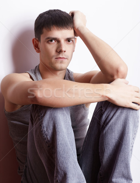 Jungen gut aussehend guy Porträt Unterhemd Jeans Stock foto © zastavkin