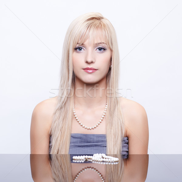 Foto stock: Bela · mulher · miçanga · retrato · jovem · belo · mulher · loira