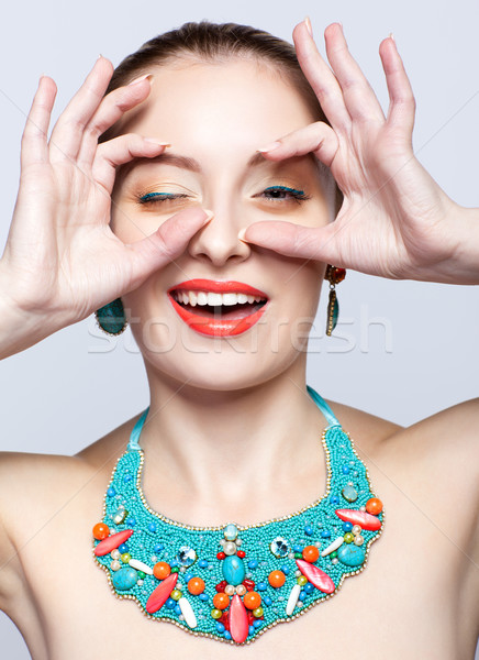 Güzel sarışın kadın bijuteri gri eller gözler Stok fotoğraf © zastavkin