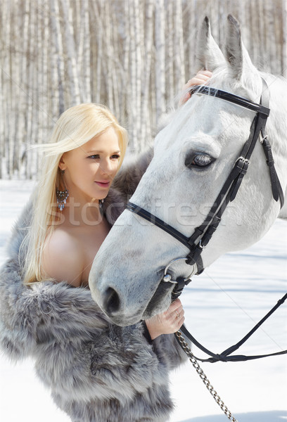 Mooi meisje paard outdoor portret mooie blond Stockfoto © zastavkin