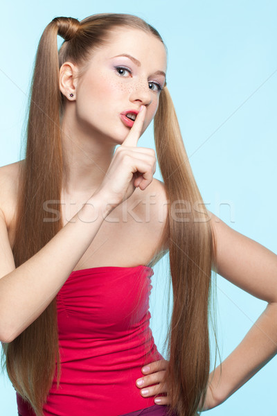 雀斑的 女孩 紅色禮服 美麗 藍色 商業照片 © zastavkin