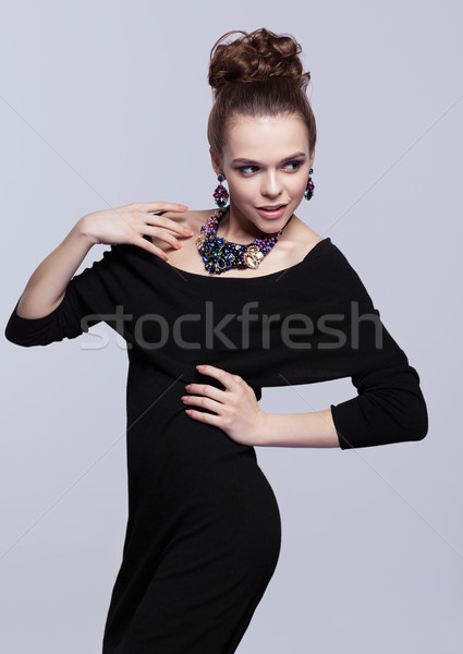 Genç kadın bijuteri gri siyah elbise el yüz Stok fotoğraf © zastavkin