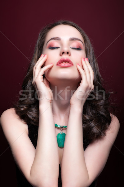 Tineri femeie frumoasa roşu portret femeie Imagine de stoc © zastavkin