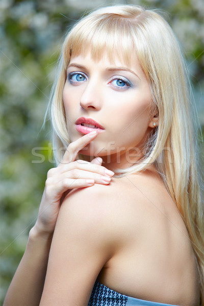 Gyönyörű szőke nő szabadtér portré lány pózol Stock fotó © zastavkin
