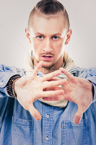 Mężczyzna współczesny hip hop tancerz denim Zdjęcia stock © zdenkam