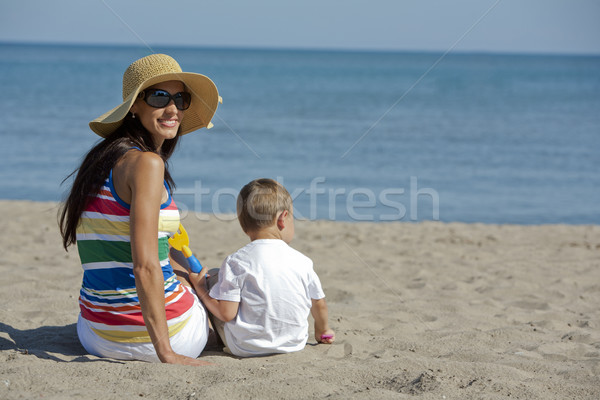 Anne oğul genç esmer oturma plaj Stok fotoğraf © zdenkam