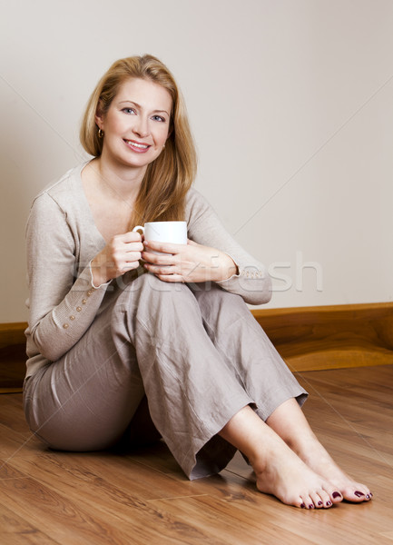 Toevallig vrouw mooie blond beige Stockfoto © zdenkam