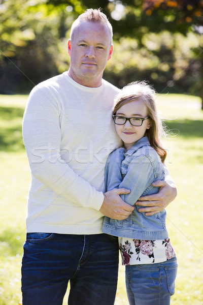 Apa lánygyermek park fiatal család visel Stock fotó © zdenkam