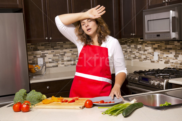 Vrouw keuken koken ruw groenten home Stockfoto © zdenkam