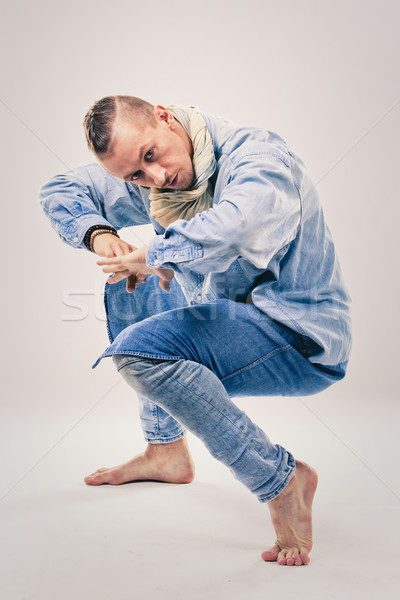 Mężczyzna współczesny hip hop tancerz denim Zdjęcia stock © zdenkam