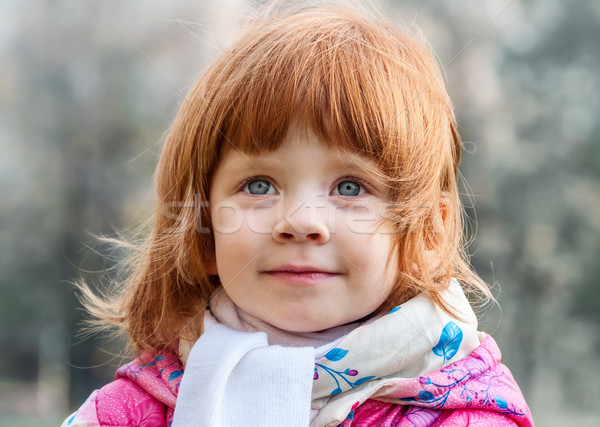 Portrait belle petite fille parc fille sourire Photo stock © zeffss