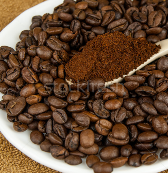 Chicchi di caffè terra caffè cucchiaio alimentare agricoltura Foto d'archivio © Zhukow