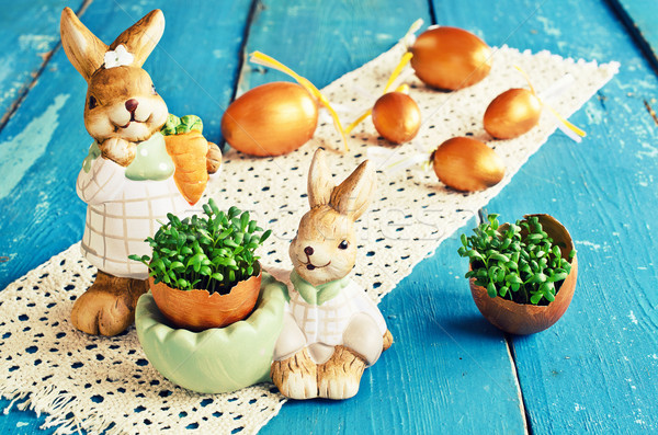 Foto stock: Pascua · verde · mitad · huevos · pintado · oro