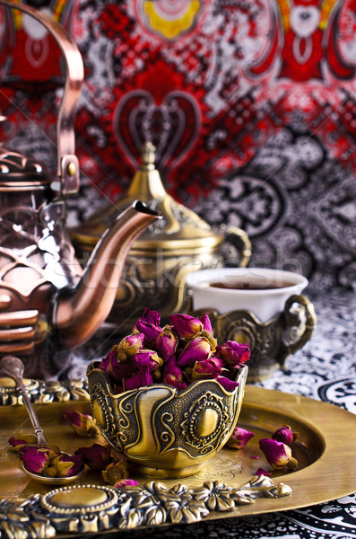Uscate trandafir metal ceaşcă bucate Imagine de stoc © zia_shusha