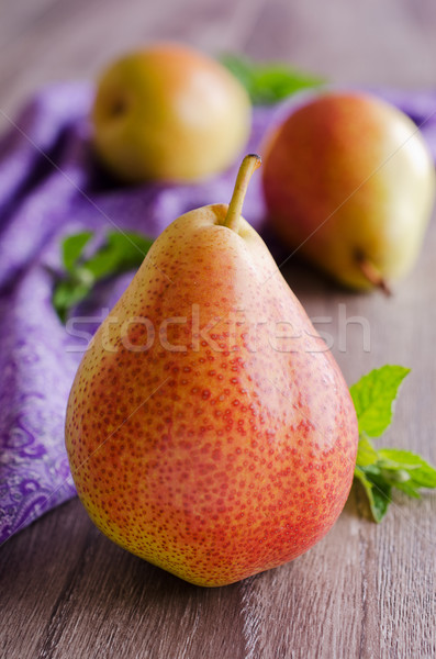 Peras inteiro maduro pereira superfície Foto stock © zia_shusha