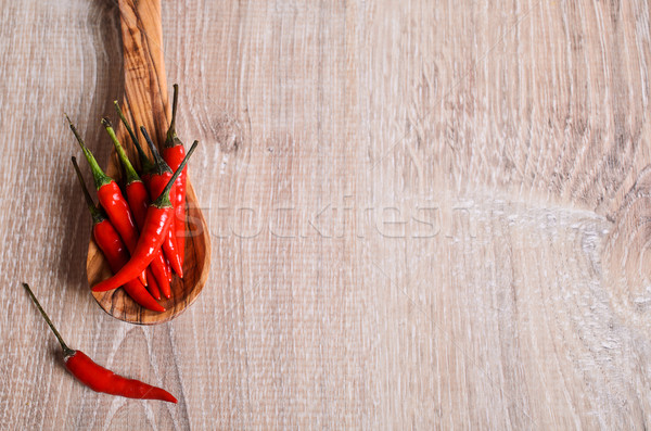 Cayennepfeffer Pfeffer rot frischen Holz Oberfläche Stock foto © zia_shusha