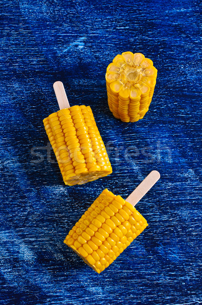 商业照片:切· 玉米 ·粘· 蓝色 · 表面 · 夏天 / cut corn on the