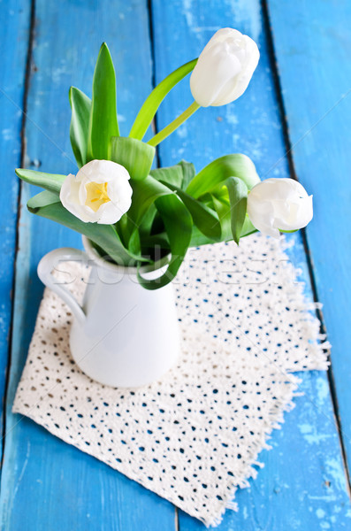 Blanche tulipes vase vieux bleu fleur Photo stock © zia_shusha