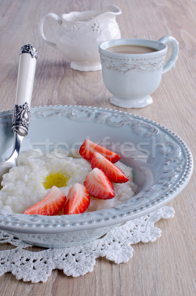 Tejberizs mély kék tányér étel fa Stock fotó © zia_shusha