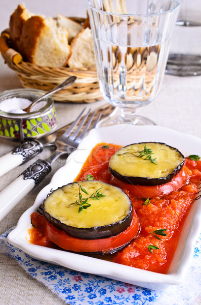 Foto stock: Berinjela · tomates · queijo · fatias · vermelho