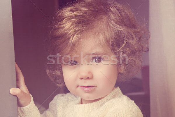 Młoda dziewczyna portret domu dziewczyna szczęśliwy dziecko Zdjęcia stock © zittto