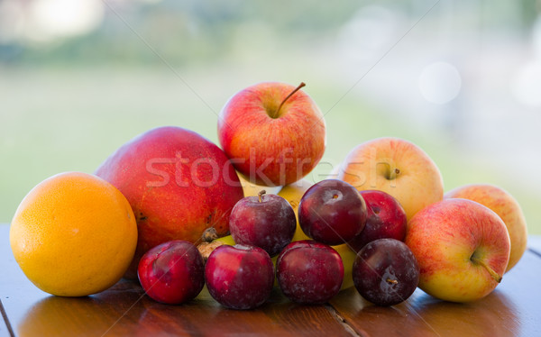 Zdjęcia stock: Wybór · owoce · tabeli · ogród · charakter · jabłko