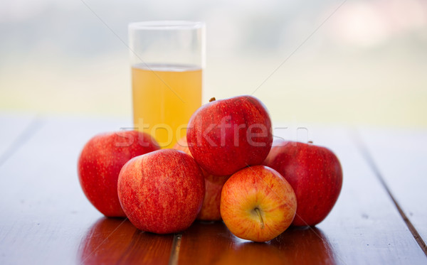 果物 ジュース リンゴ 木製のテーブル 屋外 フルーツ ストックフォト © zittto