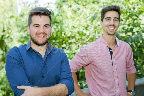 Feliz casual hombres jóvenes aire libre retrato Foto stock © zittto