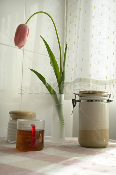 Dohányzóasztal tulipán otthon kávé háttér konyha Stock fotó © zittto
