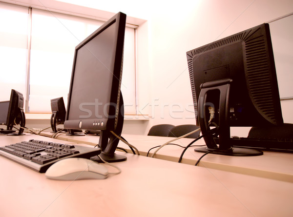Számítógépek számítógép osztály szoba LCD üzlet Stock fotó © zittto