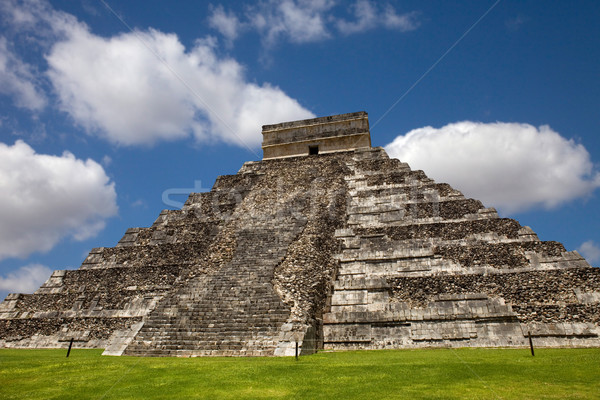 Foto stock: Chichén · Itzá · antigua · pirámide · templo · cielo · edificio