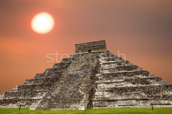 Chichen Itza starożytnych piramidy świątyni niebo budynku Zdjęcia stock © zittto