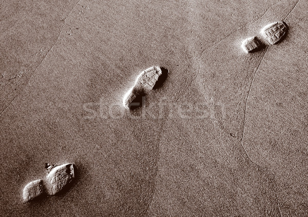 Urme nisip om fundal viaţă libertate Imagine de stoc © zittto