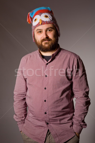 Foto stock: Homem · retrato · jovem · casual · escuro · cara