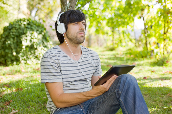 [[stock_photo]]: Homme · jeune · homme · comprimé · casque