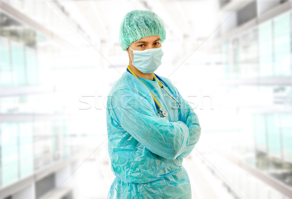 Arzt jungen männlichen Arzt Krankenhaus grünen Krankenschwester Stock foto © zittto