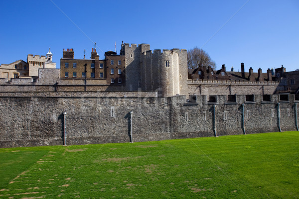 Wieża Londyn średniowiecznej zamek więzienia chmury Zdjęcia stock © zittto