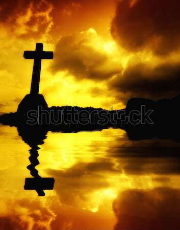 Cross christian nubi acqua riflessione tramonto Foto d'archivio © zittto