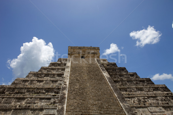 Chichen Itza starożytnych piramidy świątyni niebo budynku Zdjęcia stock © zittto